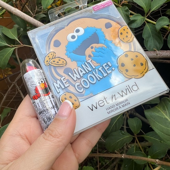 Bundle 2 Pieces Wet n Wild Sesame Street Elmo Lipstick & Cookie Monster Mirror - Picture 2 of 11